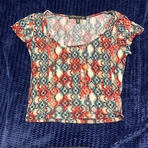 Very cute crop top with pattern.